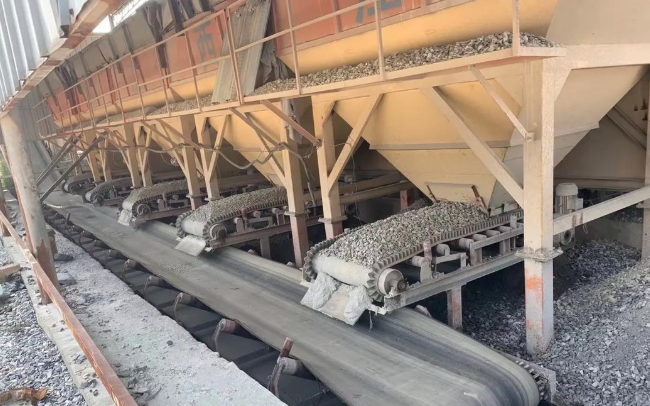 水泥穩(wěn)定層質(zhì)量通病與防治｜離析、干縮裂縫、強(qiáng)度不足的成因?qū)Σ?